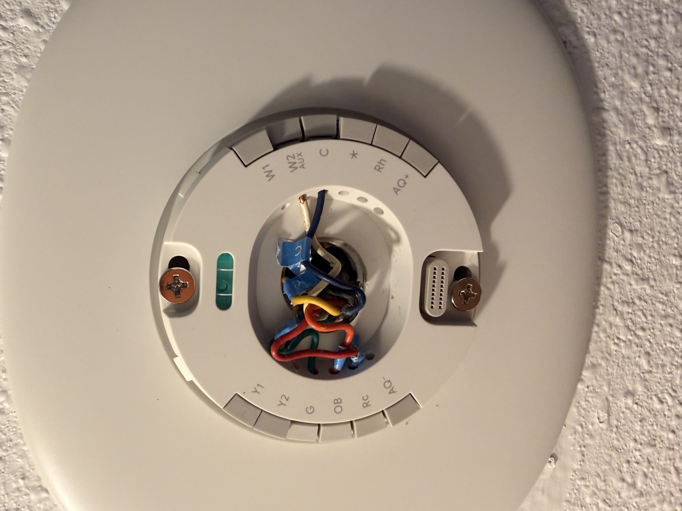 Base de termostato inteligente durante instalacion